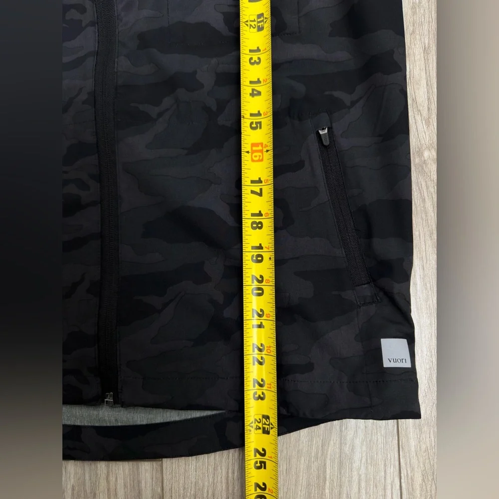 Vuori Camo Hooded Jacket VW501 Black Camo Full Zip Lightweight XS - Picture 8 of 9